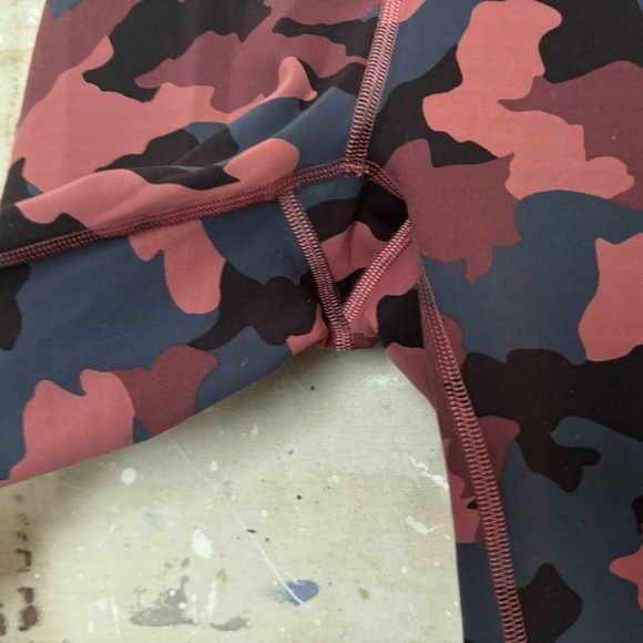 Lululemon Wunder Train High-Rise Tight 25", Heritage 365 Camo Smoky Red - Picture 3 of 5